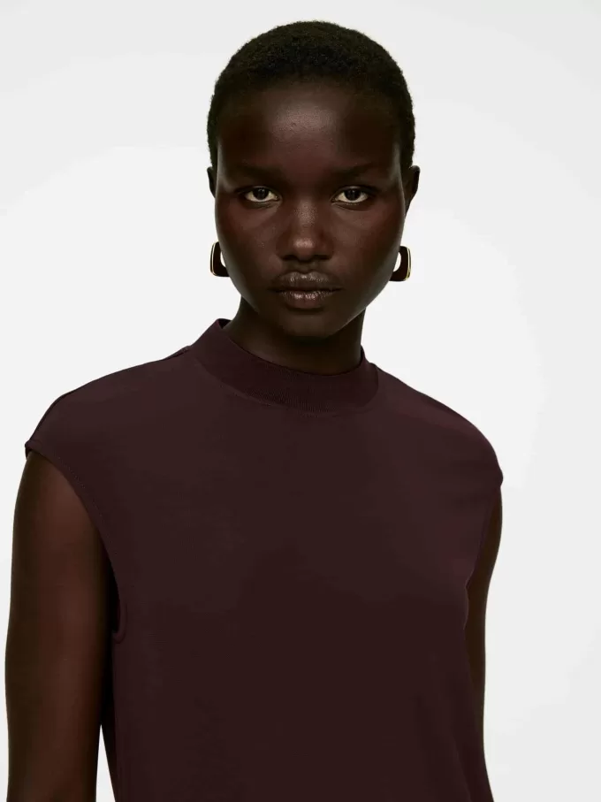 Ärmelloses Oberteil mit Stehkragen Ärmelloses Oberteil mit Stehkragen