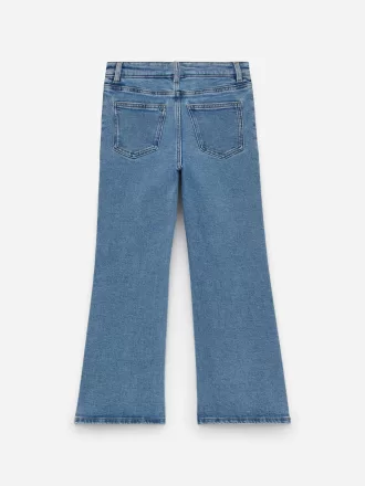 Ausgestellte Jeanshose