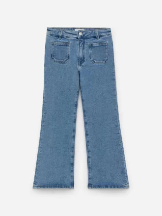 Ausgestellte Jeanshose