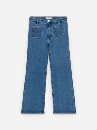 Ausgestellte Jeanshose