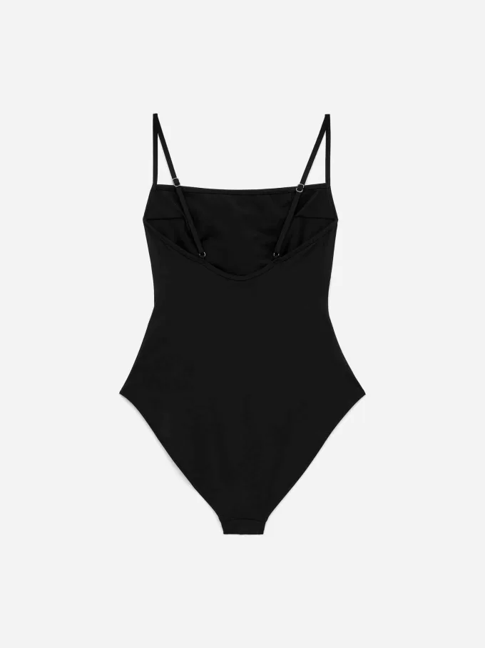 Badeanzug mit quadratischem Ausschnitt