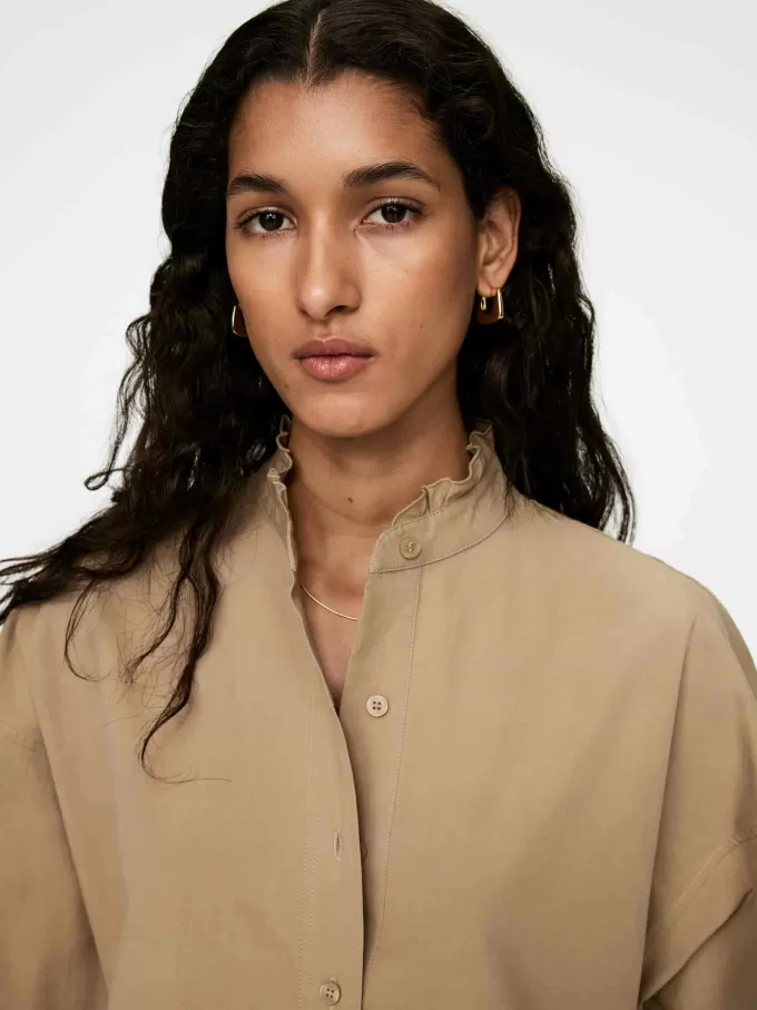 Baumwollkleid mit Rüschendetail Baumwollkleid mit Rüschendetail