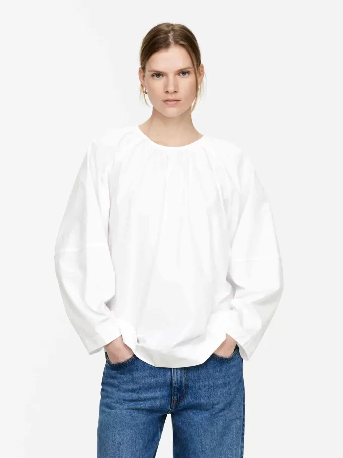 Bluse mit U-Ausschnitt hinten Bluse mit U-Ausschnitt hinten