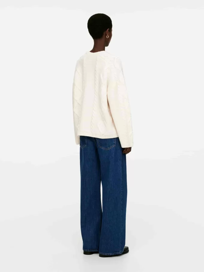 Wollpullover mit Zopfmuster Wollpullover mit Zopfmuster