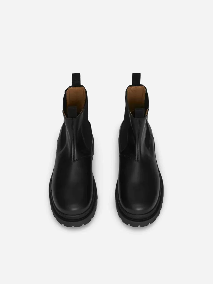 Chelsea-Stiefel aus Leder mit Schutzblech Chelsea-Stiefel aus Leder mit Schutzblech