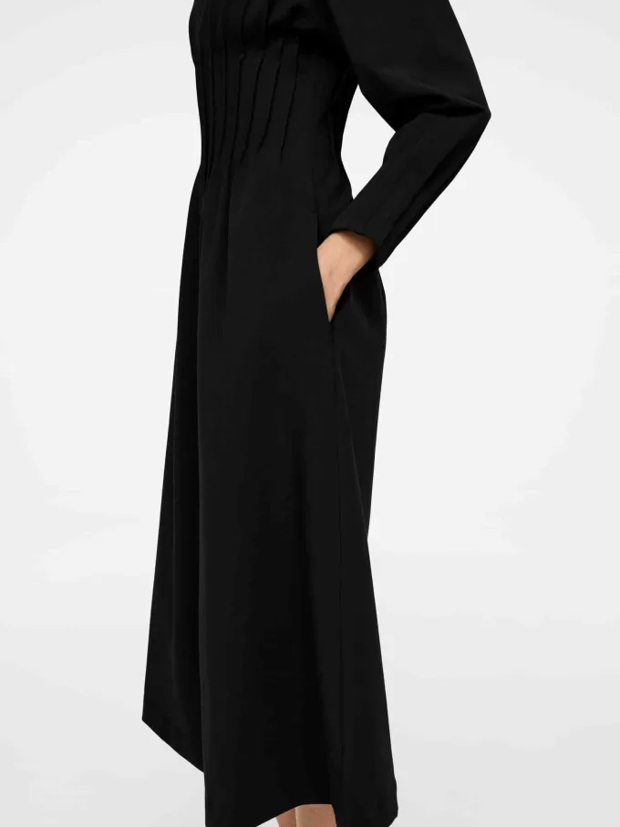 Faltenkleid mit V-Ausschnitt Faltenkleid mit V-Ausschnitt