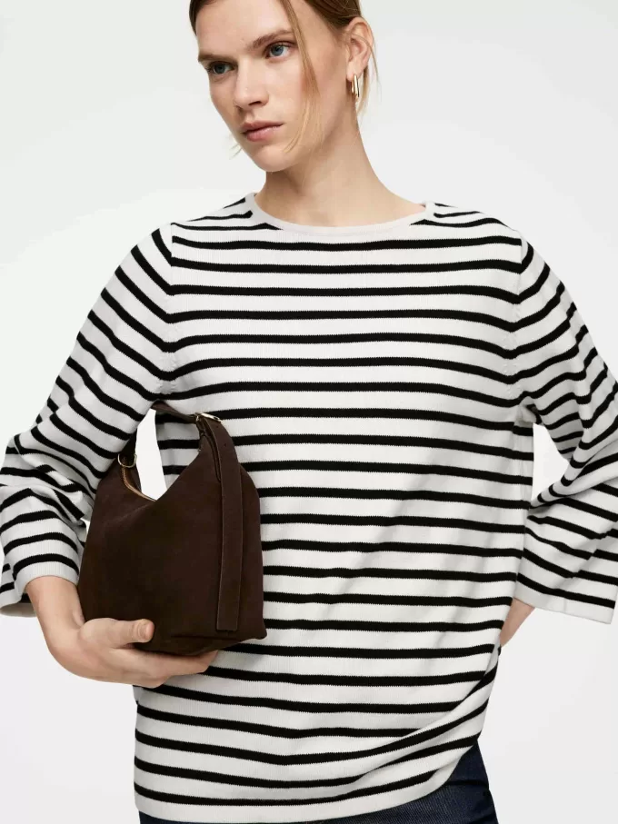 Gestrickter Baumwollpullover Gestrickter Baumwollpullover