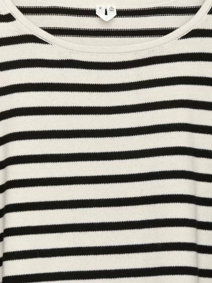 Gestrickter Baumwollpullover Gestrickter Baumwollpullover