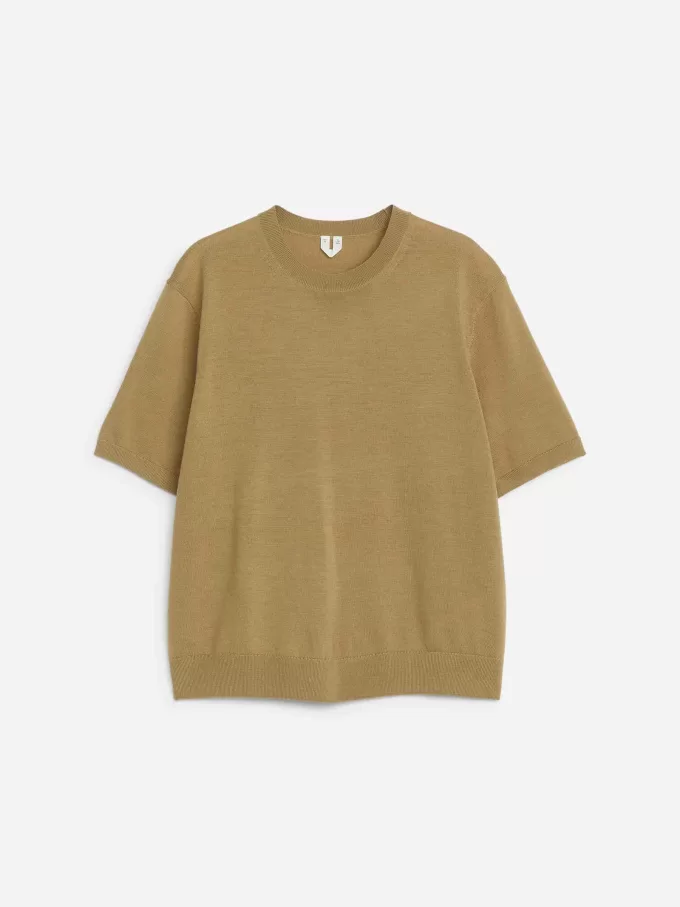 Gestricktes T-Shirt aus Merinowolle Gestricktes T-Shirt aus Merinowolle