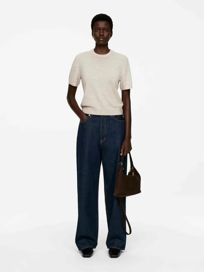 Gestricktes T-Shirt aus Merinowolle Gestricktes T-Shirt aus Merinowolle