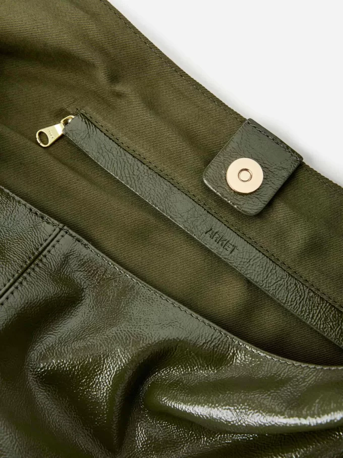 Glänzende Ledertasche Glänzende Ledertasche