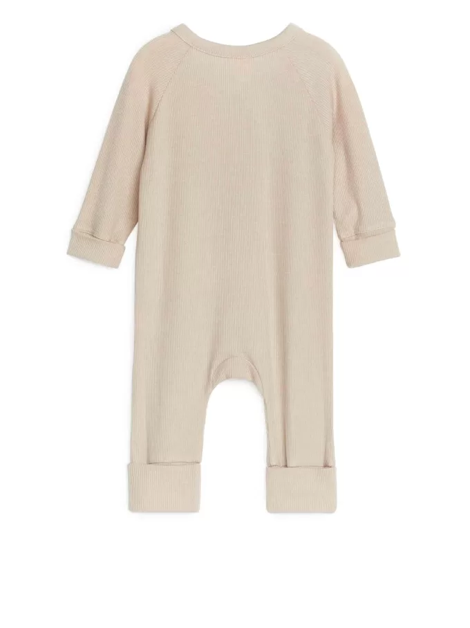 Glattgerippter Pyjama für Neugeborene Glattgerippter Pyjama für Neugeborene