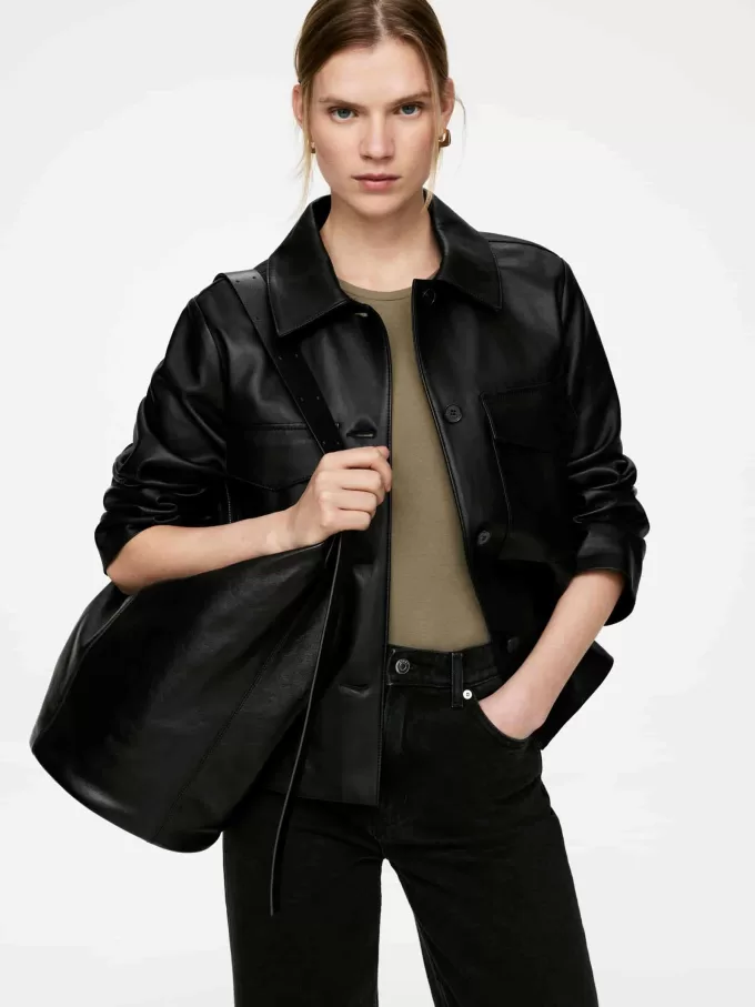 Große Beuteltasche aus Leder Große Beuteltasche aus Leder