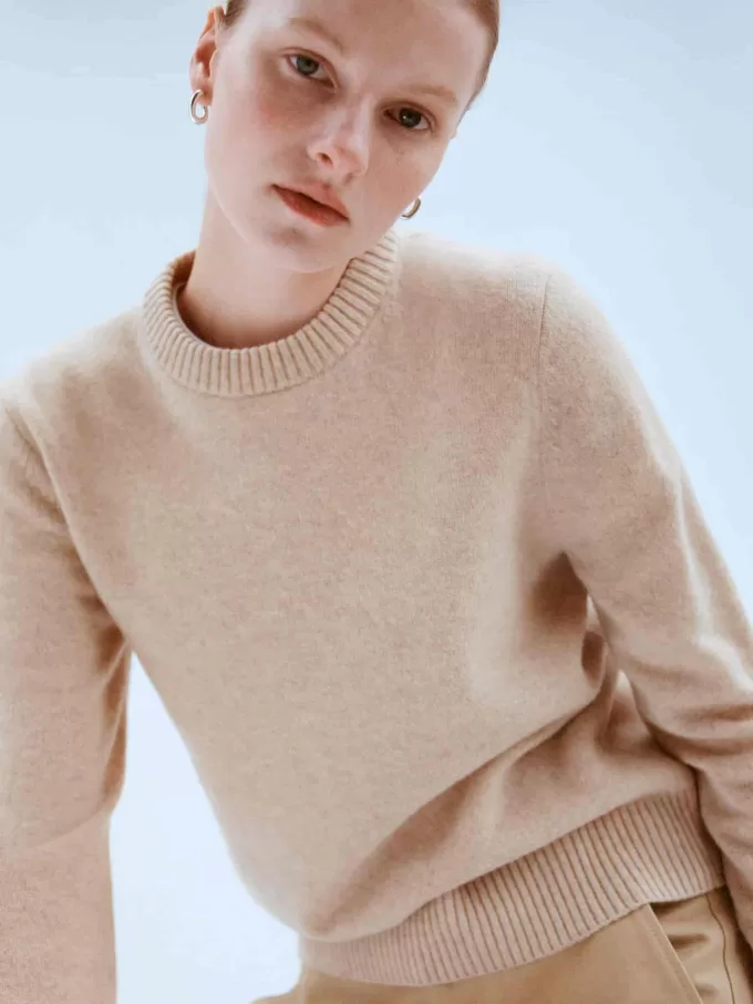 Hose mit ausgestelltem Bein Hose mit ausgestelltem Bein