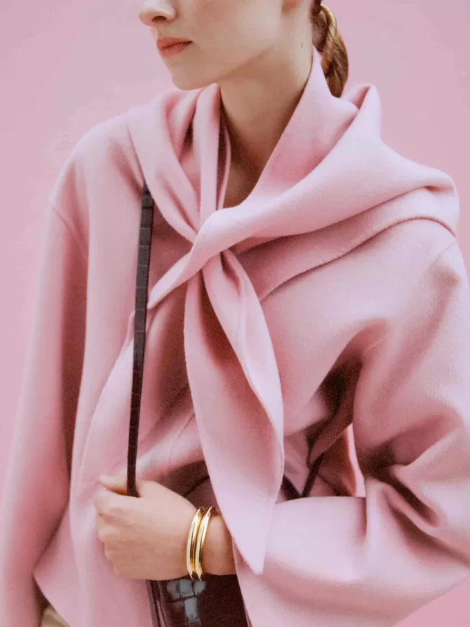 Hose mit ausgestelltem Bein Hose mit ausgestelltem Bein