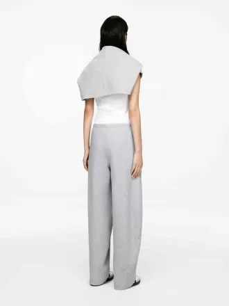 Jogginghose mit ausgestelltem Bein Jogginghose mit ausgestelltem Bein