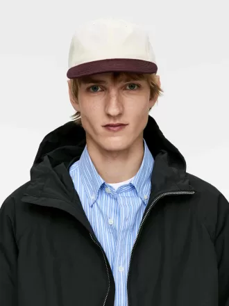 Kappe in Kontrastfarbe Kappe in Kontrastfarbe