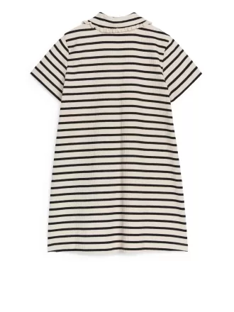 Kleid mit Rüschenkragen