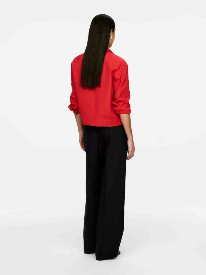 Kurz geschnittenes Baumwollhemd Kurz geschnittenes Baumwollhemd