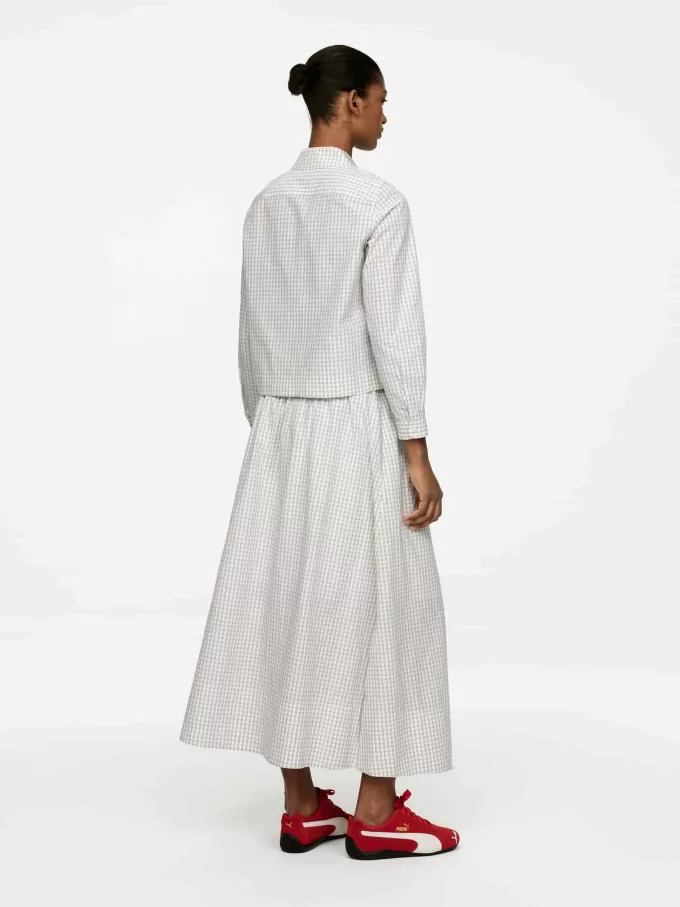 Kurz geschnittenes Baumwollhemd Kurz geschnittenes Baumwollhemd