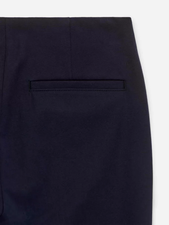 Kurze Hose mit Bügelfalte vorne Kurze Hose mit Bügelfalte vorne