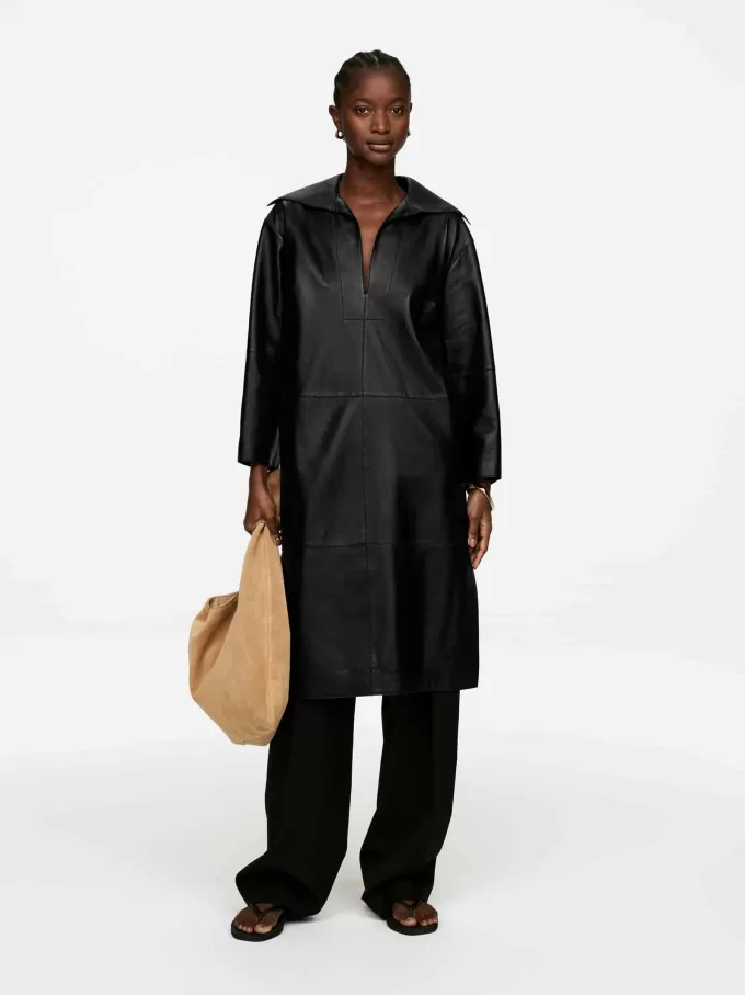 Lederkleid mit offenem Kragen Lederkleid mit offenem Kragen