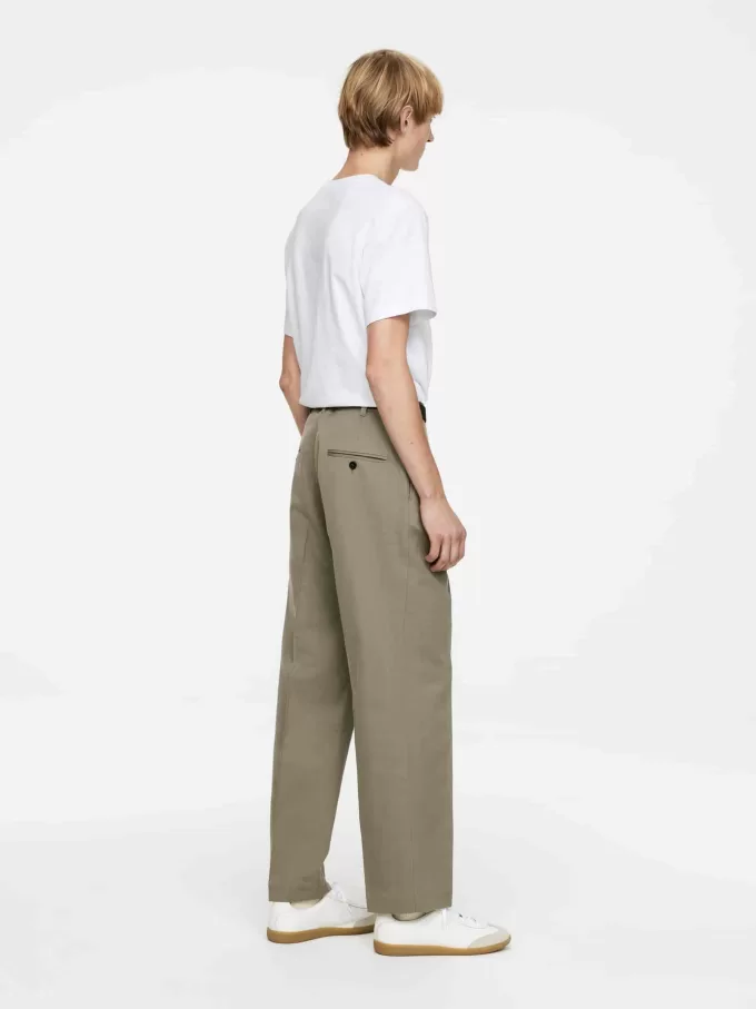 Maßgeschneiderte Hose mit weiter Passform Maßgeschneiderte Hose mit weiter Passform