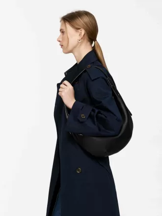 Mittelgroße, gebogene Umhängetasche Mittelgroße, gebogene Umhängetasche