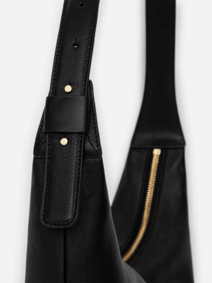 Mittelgroße, gebogene Umhängetasche Mittelgroße, gebogene Umhängetasche