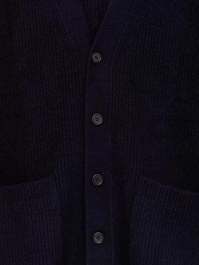 Strickjacke mit V-Ausschnitt Strickjacke mit V-Ausschnitt