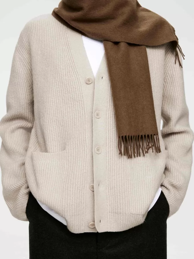 Strickjacke mit V-Ausschnitt Strickjacke mit V-Ausschnitt