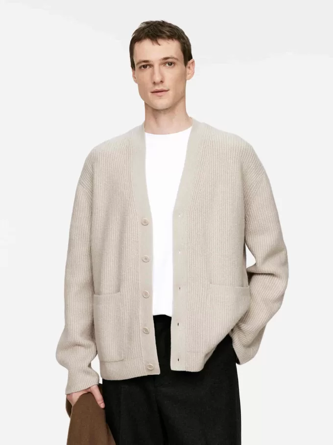 Strickjacke mit V-Ausschnitt Strickjacke mit V-Ausschnitt