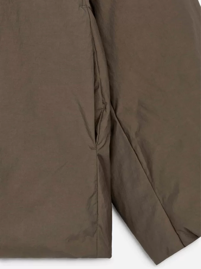 Upcycled Daunenjacke mit hohem Kragen Upcycled Daunenjacke mit hohem Kragen